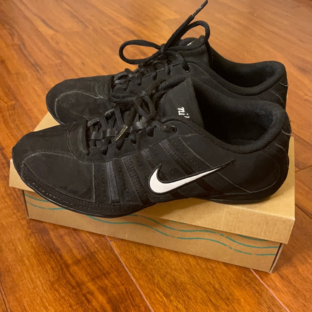 Used gently Nike women’s size 8 black shoes